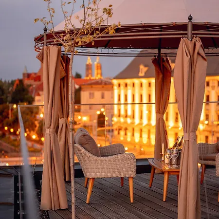 Exclusive Marina Aparthotel